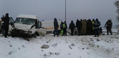 Во Львовской области столкнулись легковушка и микроавтобус