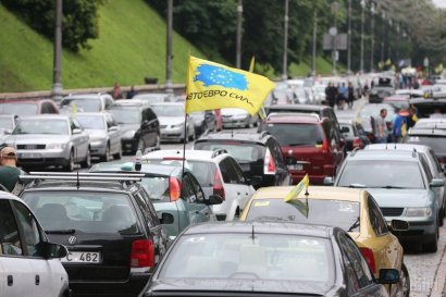 Трое нардепов предлагают Раде продлить льготный период растаможки авто на еврономерах