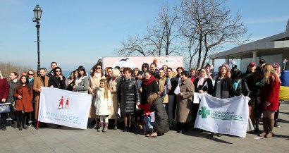 В центре Одессы женщины устроили марш «за равные права и возможности». 