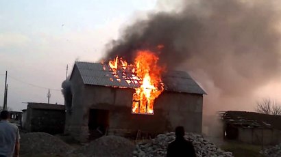 В Донецкой области горел жилой дом