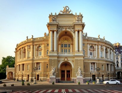 Завтра возле Оперного театра перекроют движение