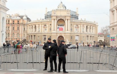 Красная дорожка. В Одесском национальном академическом театре оперы и балета проходит торжественная презентация проекта «Гордість та краса України»