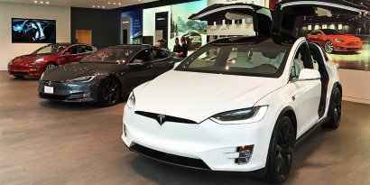 Tesla добавила своим электромобилям функцию защиты от угона (видео)