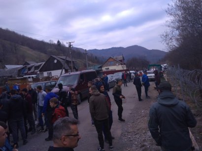 На Закарпатье местные жители противодействуют обустройству забора на границе с Румынией