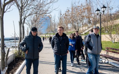 Пять тысяч студентов и сотрудников Одесской Юракадемии и МГУ вышли на весенний субботник