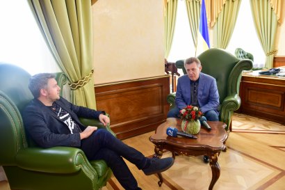 В Одесской Юракадемии с мастер-классами выступил известный психолог и телеведущий Дмитрий Карпачев