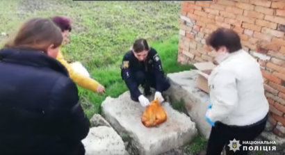 В Одесской области мать выбросила младенца в выгребную яму уличного туалета