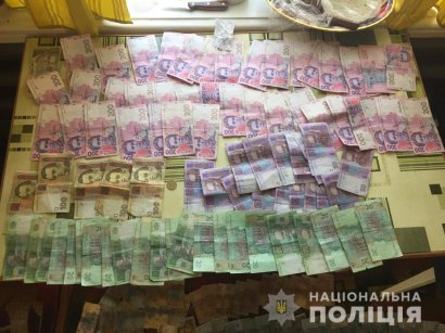 Крушили терминалы топором: в Одесской области задержали банду грабителей