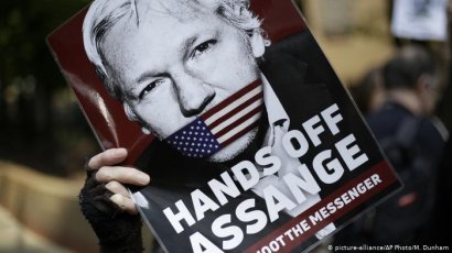 Глава МВД Британии подписал решение о выдаче в США основателя Wikileaks Джулиана Ассанжа