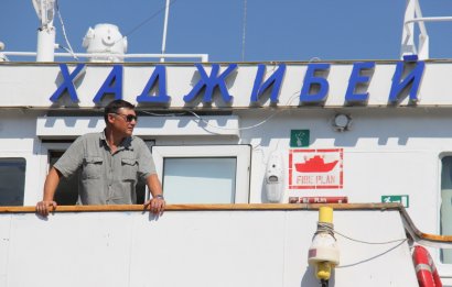 День моряка в Одессе: увлекательная морская прогулка и песенный концерт на борту теплохода «Хаджибей»