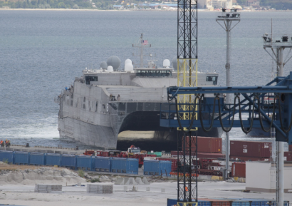 «Си Бриз-2019»: в порт Одессы зашёл новейший транспортно-десантный катамаран ВМС США  
