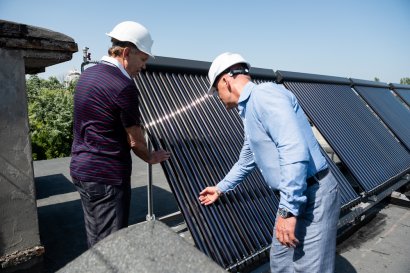 Уже в третьем общежитии Одесской Юракадемии установили солнечные батареи и коллекторы