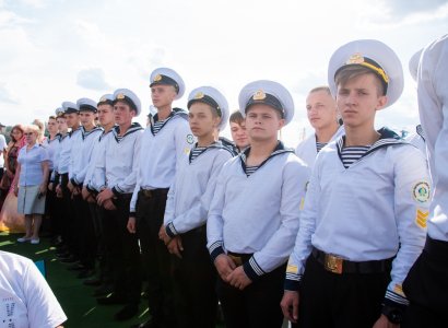 В добрый путь, моряки!  На теплоходе «Хаджибей» состоялся выпуск Морского училища Одесской Юракадемии