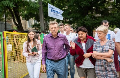 Истинно народный депутат: Сергей Кивалов ежедневно проводит встречи с жителями Приморского района