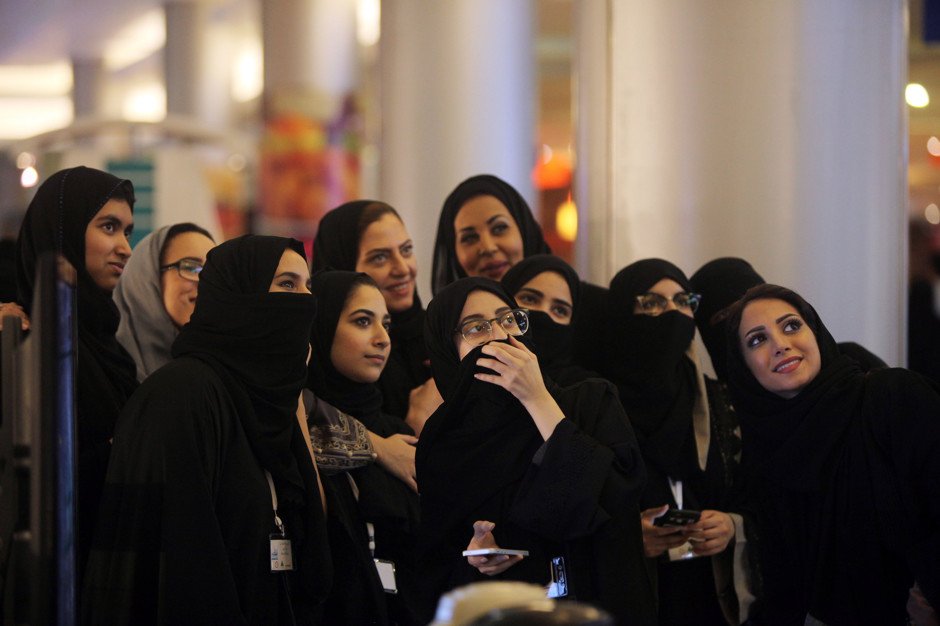 В Саудовской Аравии женщинам разрешили самостоятельно путешествовать за гра...