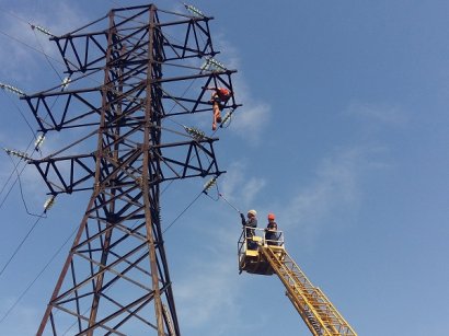 В Николаевской области подросток залез на опору ЛЭП ради селфи и получил удар током