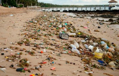 Чиновники объяснили,  почему так много мусора на пляжах в Одессе