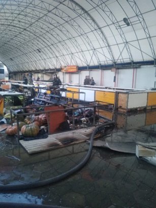Масштабный пожар на рынке «Северный»: горели 40 торговых павильонов 