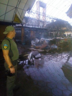 Масштабный пожар на рынке «Северный»: горели 40 торговых павильонов 