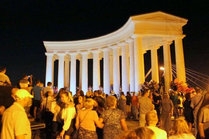 Под звуки оркестра Воронцовскую колоннаду торжественно открыли после реставрации.