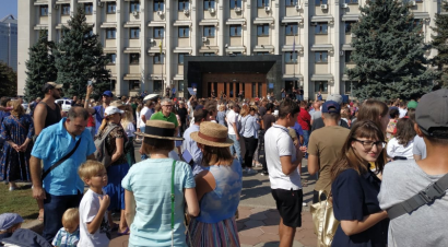 Под знамёнами Ройбурда. Под Одесской ОГА состоялся митинг с участием известных персон