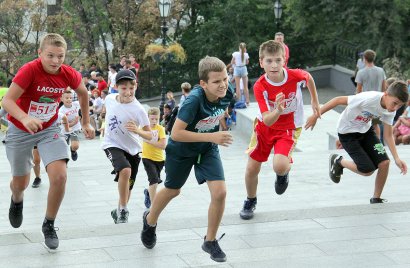 Вверх по Потемкинской: одесситы устроили массовый забег от улицы Приморской до памятника Дюку 