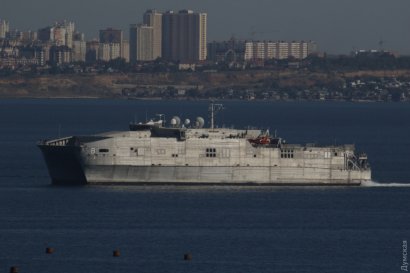 Американский десантный катамаран снова зашел в одесский порт