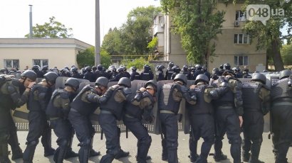 Полиция, СБУ и Нацгвардия под одесской колонией: что там происходит