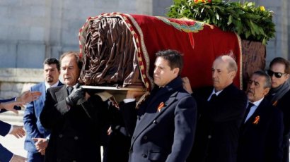 В Испании проходит перезахоронение останков диктатора Франко