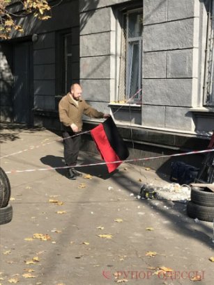 В Одессе националисты демонтировали барельеф маршалу Жукову