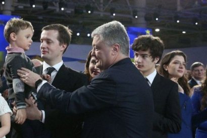 Порошенко начал переписывать Roshen на старшего сына