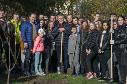 Самый масштабный субботник сезона: студенты Одесской Юракадемии и МГУ приводят в порядок склоны и парки города