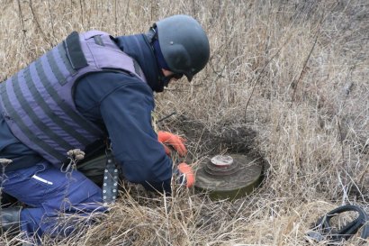 ГСЧС показала разминирование в районе Петровского