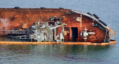 Место аварии танкера «Делфи» стало популярным для одесситов.