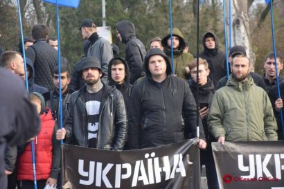 В Одессе митингующие прошлись маршем против олигархов (фото)