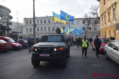 В Одессе митингующие прошлись маршем против олигархов (фото)