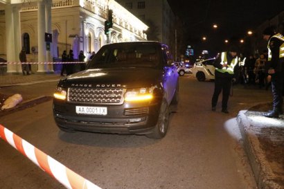 В центре Киева расстреляли джип Range Rover: убили трехлетнего мальчика, водитель ранен