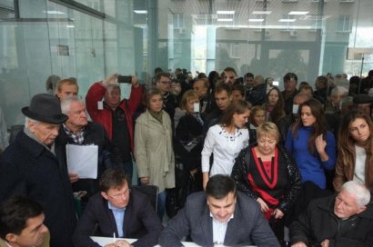 Месяц работы общественной приемной Саакашвили: чиновники против удобств для горожан