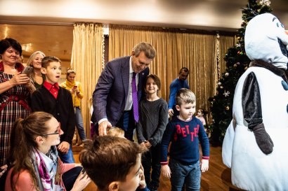Новогодний подарок Украинской морской партии Сергея Кивалова  маленьким одесситам