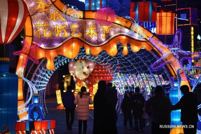 Китай: пестрые фонари для встречи праздника Весны