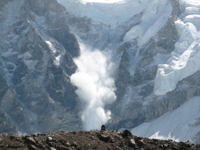 Спасатели предупреждают о значительной опасности схода лавин