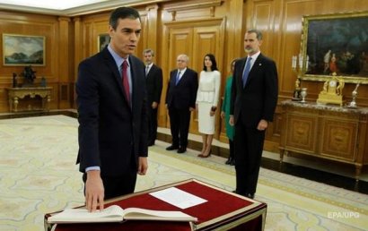 Санчес принес присягу на пост главы правительства Испании