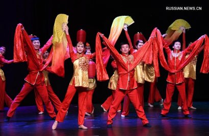 Китайские артисты выступили в Стамбуле с представлением в честь праздника Весны ФОТО