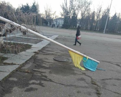 В Одессе требуют «покарать» ветер за падение флага на Куликовом поле