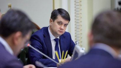 Разумков раскритиковал нардепов за их поведение в Раде