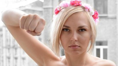 Ради политики можно раздеваться: парижский суд оправдал активистку Femen