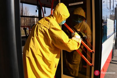 В Одессе дезинфицируют троллейбусы против коронавируса