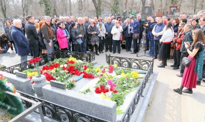 У могилы Бориса Литвака на II Христианском кладбище