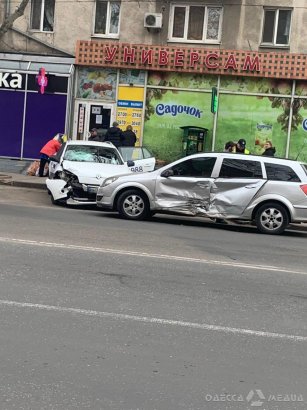 В Одессе при столкновении двух иномарок пострадала молодая женщина