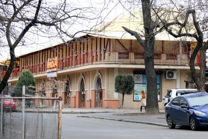В связи с карантином заметно опустел один из крупнейших рынков Одессы «Новый базар». Многие магазинчики и прилавки закрыты